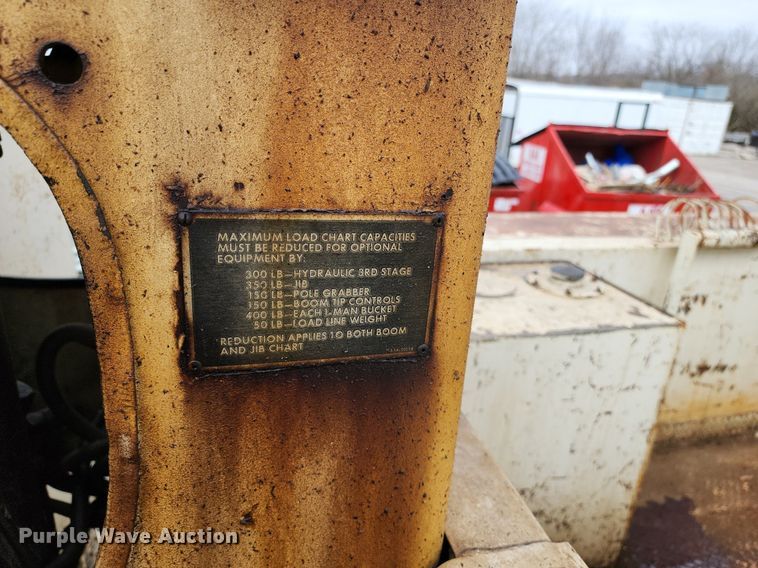 image for item DP1299 1985 Ford FT8000 digger derrick truck