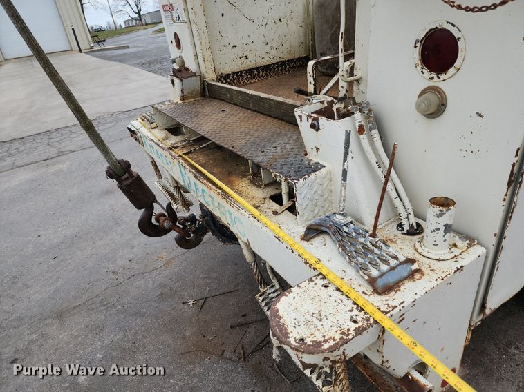 image for item DP1299 1985 Ford FT8000 digger derrick truck