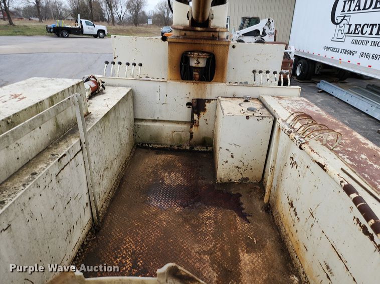 image for item DP1299 1985 Ford FT8000 digger derrick truck