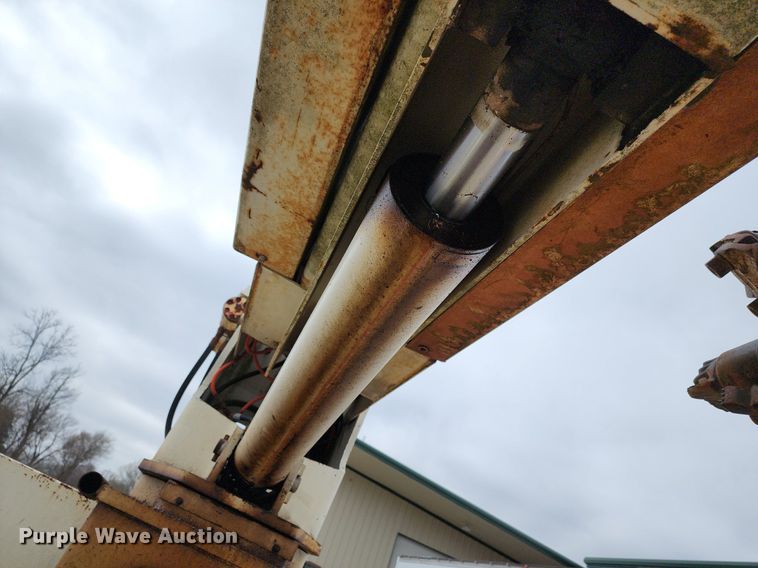 image for item DP1299 1985 Ford FT8000 digger derrick truck