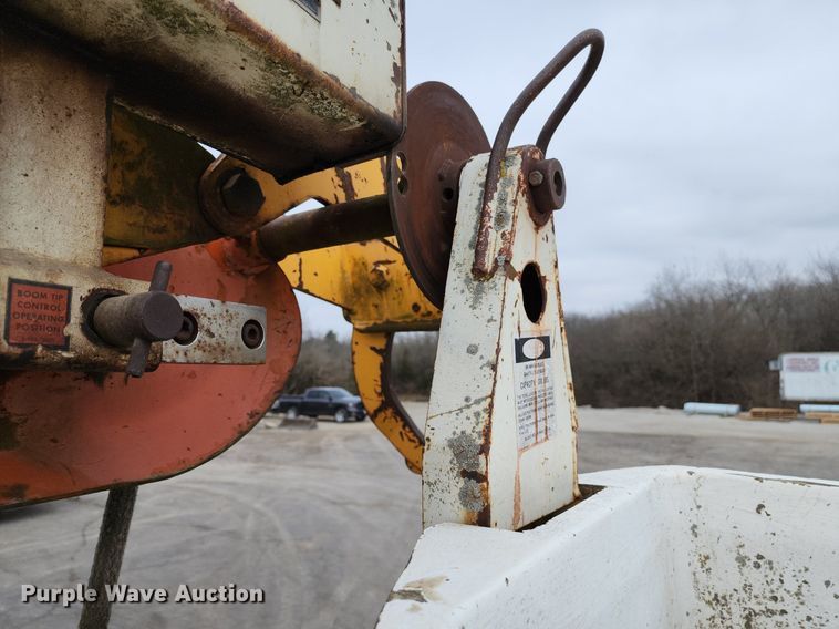 image for item DP1299 1985 Ford FT8000 digger derrick truck