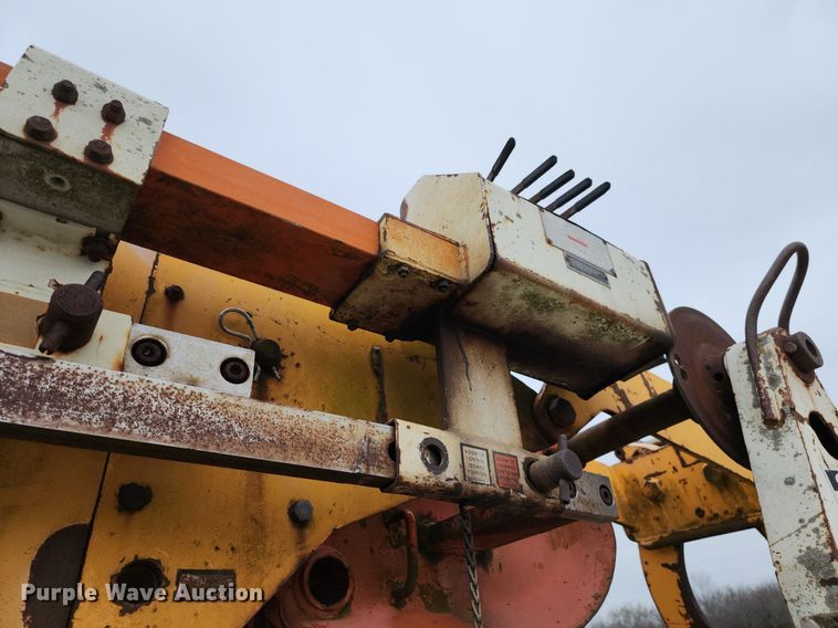 image for item DP1299 1985 Ford FT8000 digger derrick truck