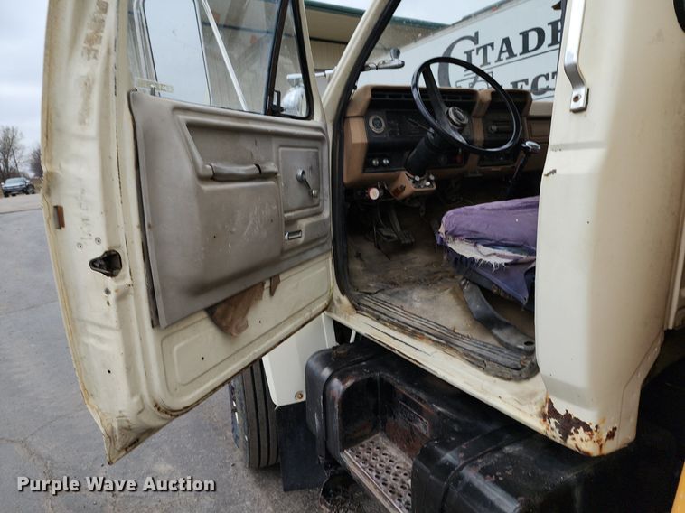 image for item DP1299 1985 Ford FT8000 digger derrick truck