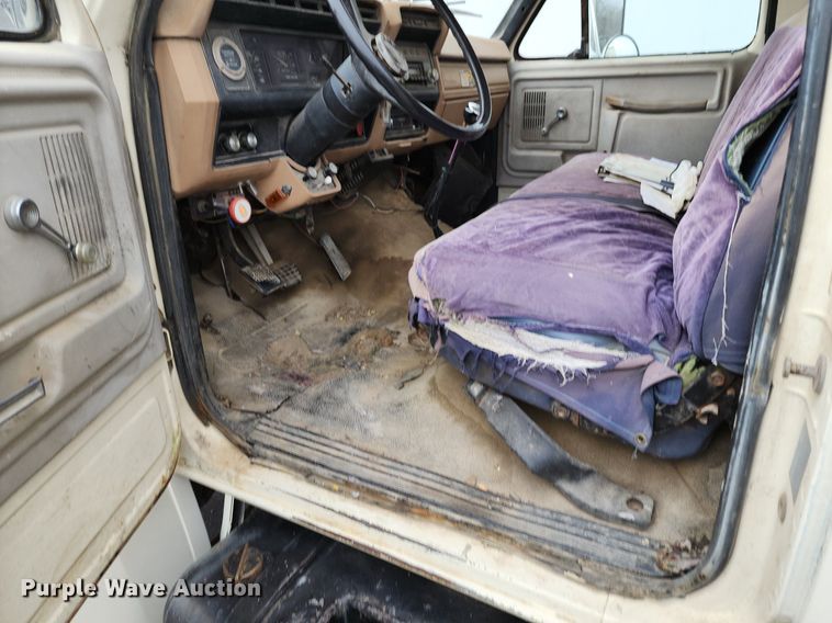 image for item DP1299 1985 Ford FT8000 digger derrick truck