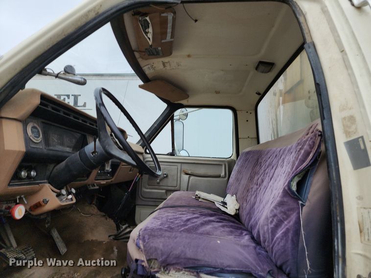 image for item DP1299 1985 Ford FT8000 digger derrick truck