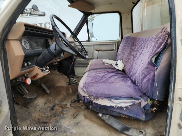 image for item DP1299 1985 Ford FT8000 digger derrick truck