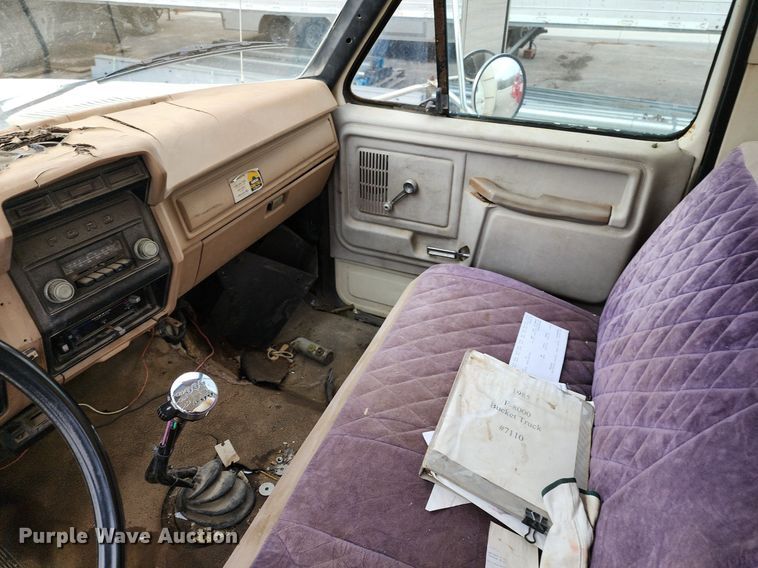 image for item DP1299 1985 Ford FT8000 digger derrick truck