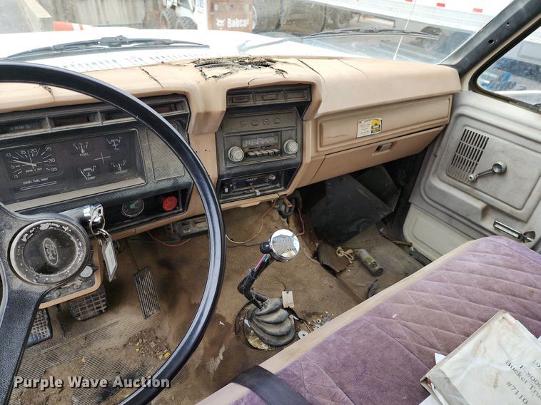 image for item DP1299 1985 Ford FT8000 digger derrick truck