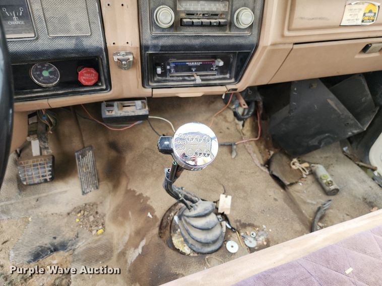 image for item DP1299 1985 Ford FT8000 digger derrick truck