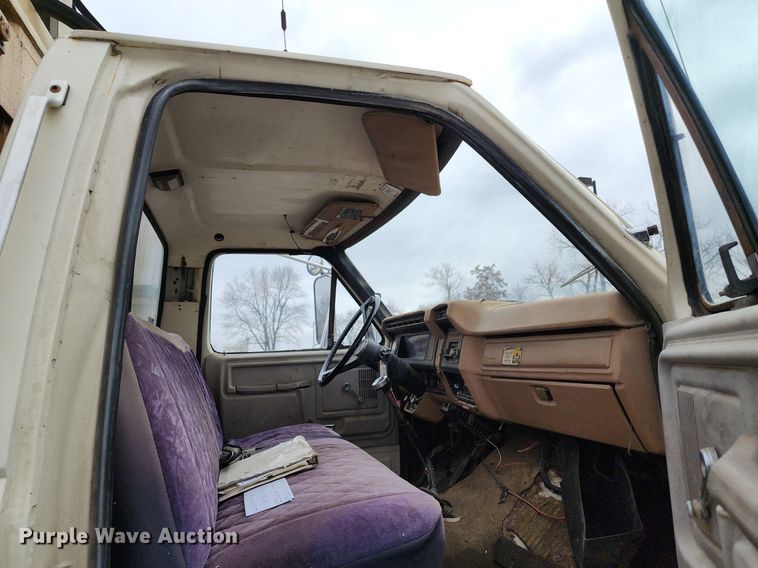 image for item DP1299 1985 Ford FT8000 digger derrick truck