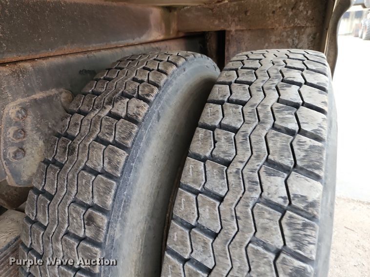 image for item DP1299 1985 Ford FT8000 digger derrick truck