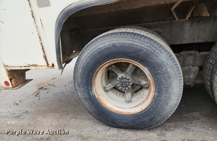 image for item DP1299 1985 Ford FT8000 digger derrick truck