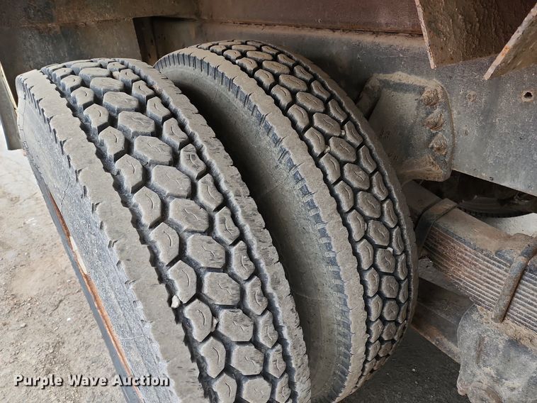 image for item DP1299 1985 Ford FT8000 digger derrick truck