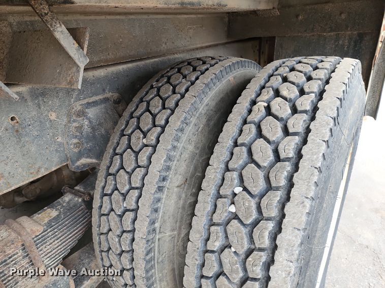 image for item DP1299 1985 Ford FT8000 digger derrick truck