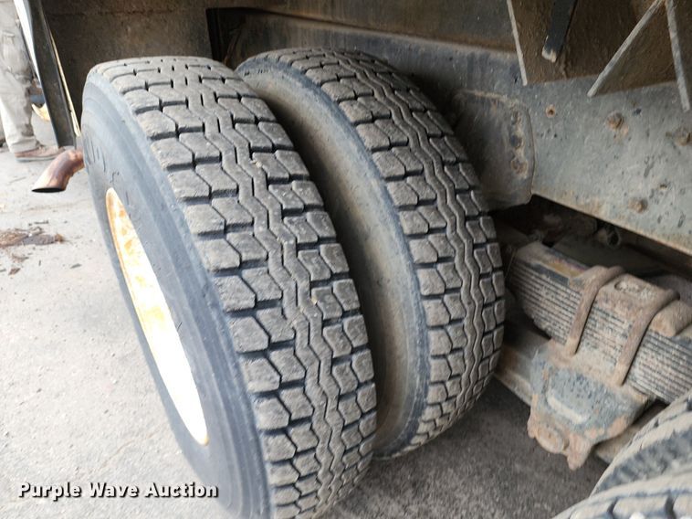 image for item DP1299 1985 Ford FT8000 digger derrick truck