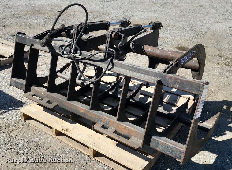 image for item DP1301 Versatech skid steer grapple bucket