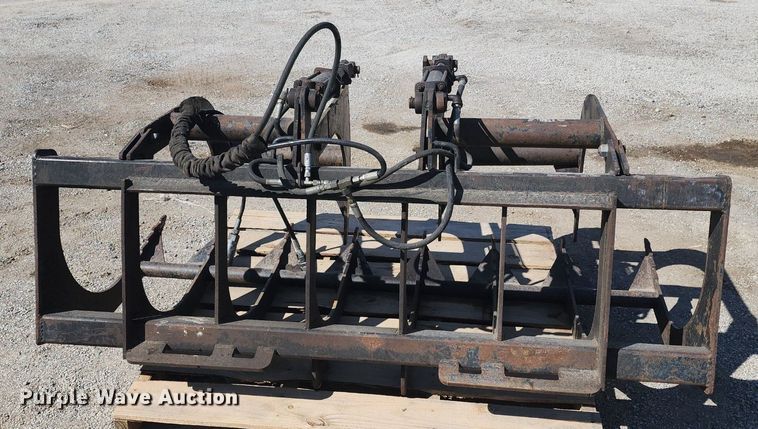 image for item DP1301 Versatech skid steer grapple bucket