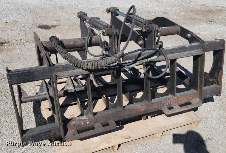 image for item DP1301 Versatech skid steer grapple bucket