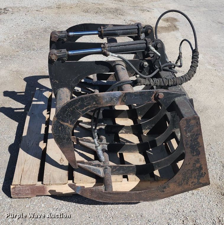 image for item DP1301 Versatech skid steer grapple bucket