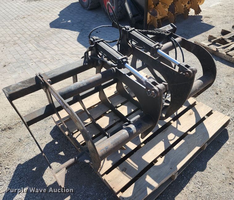 image for item DP1301 Versatech skid steer grapple bucket
