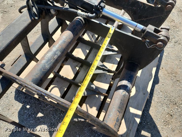 image for item DP1301 Versatech skid steer grapple bucket