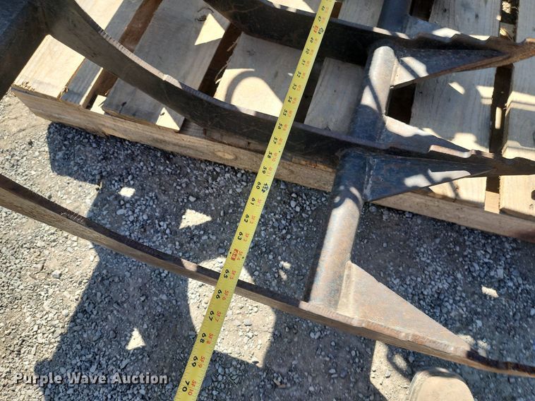 image for item DP1301 Versatech skid steer grapple bucket