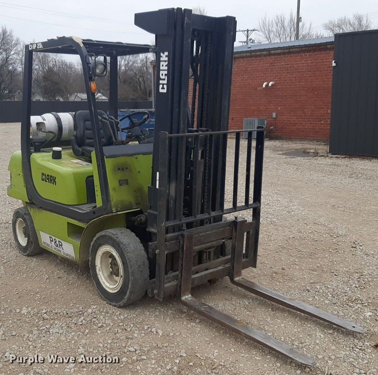 image for item DP2668 Clark CMP 25L forklift