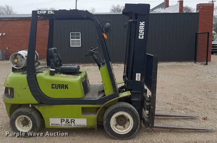 image for item DP2668 Clark CMP 25L forklift