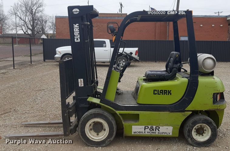 image for item DP2668 Clark CMP 25L forklift