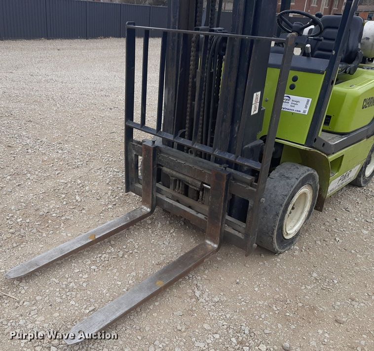 image for item DP2668 Clark CMP 25L forklift