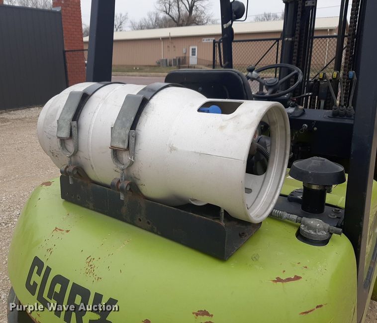 image for item DP2668 Clark CMP 25L forklift