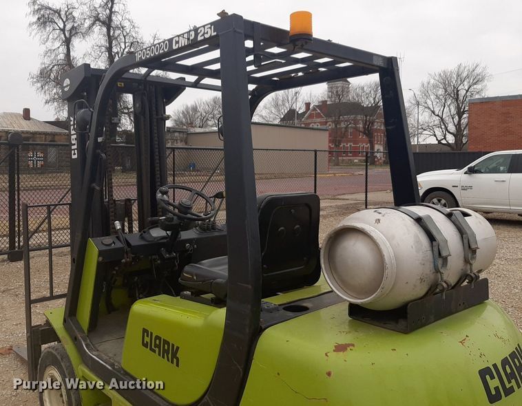 image for item DP2668 Clark CMP 25L forklift