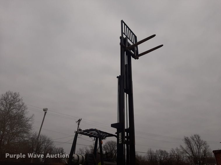 image for item DP2668 Clark CMP 25L forklift