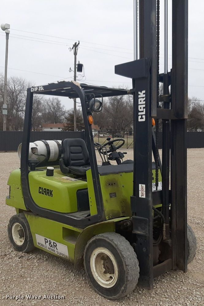 image for item DP2668 Clark CMP 25L forklift