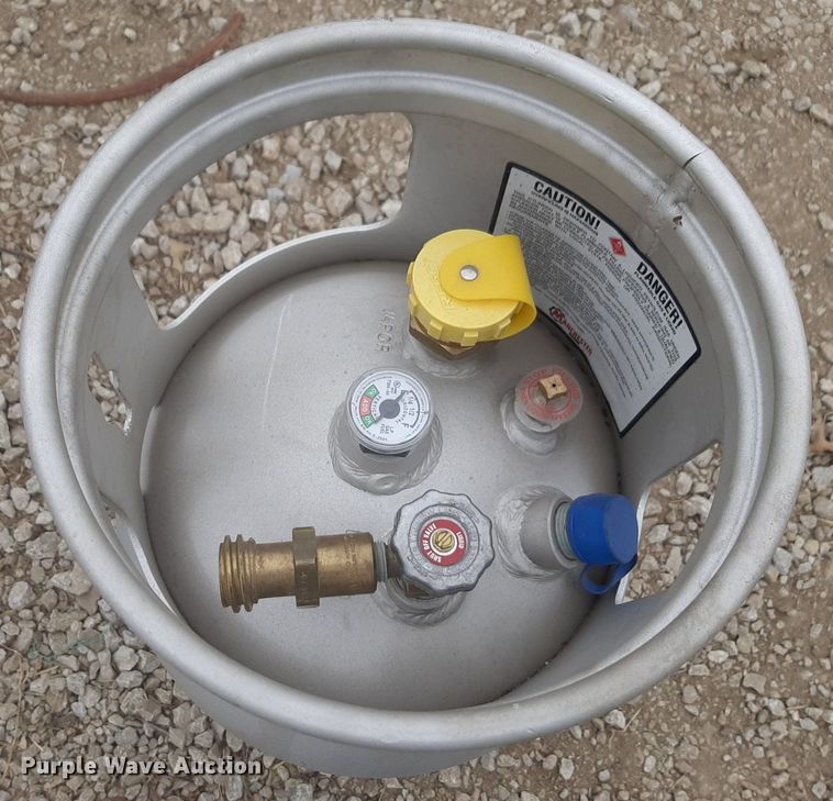 image for item DP2668 Clark CMP 25L forklift