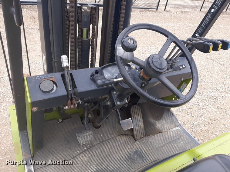image for item DP2668 Clark CMP 25L forklift