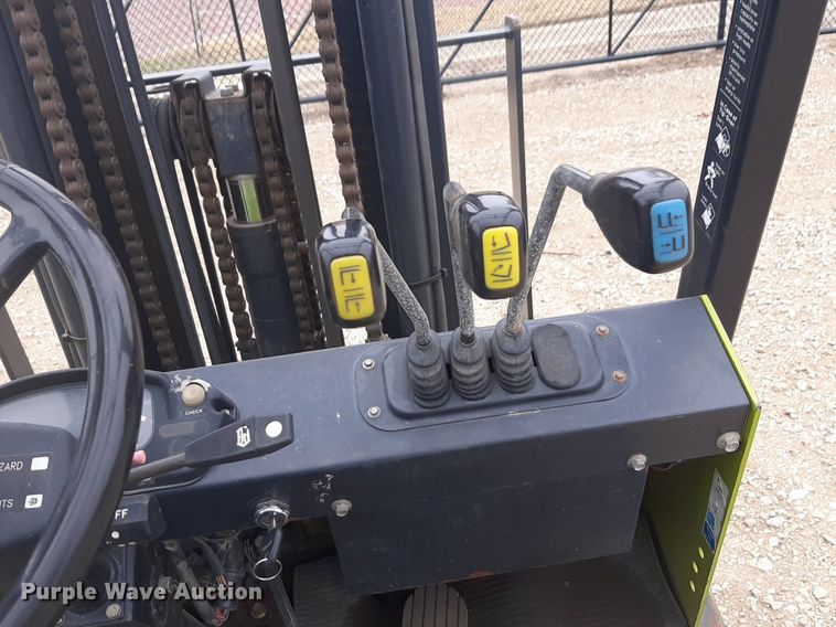 image for item DP2668 Clark CMP 25L forklift