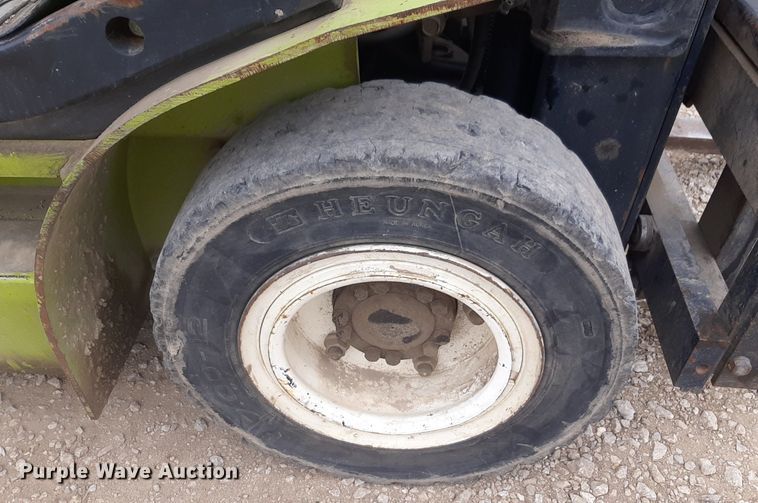 image for item DP2668 Clark CMP 25L forklift