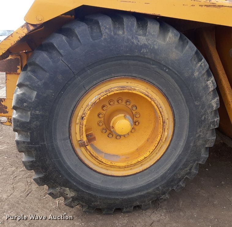 image for item DP2708 1979 John Deere 762 elevating scraper