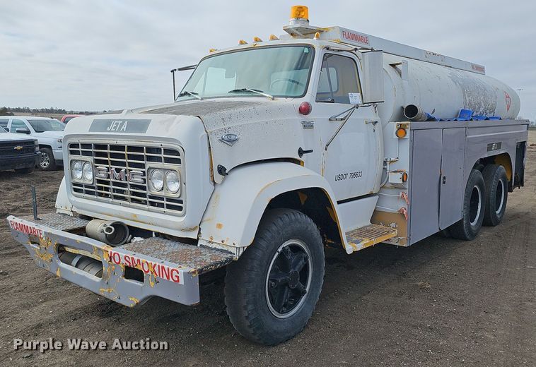 image for item DQ0281 1969 GMC 7500 fuel / lube truck