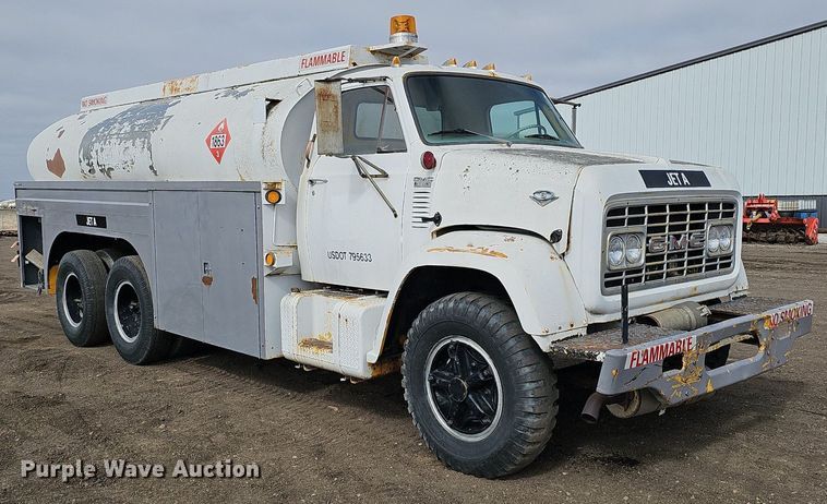 image for item DQ0281 1969 GMC 7500 fuel / lube truck