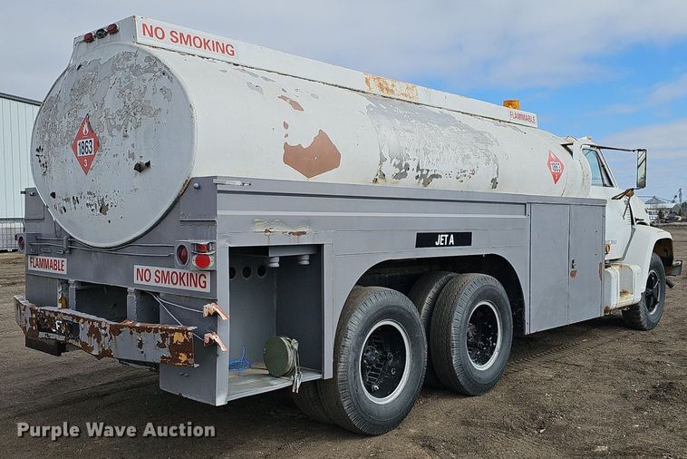 image for item DQ0281 1969 GMC 7500 fuel / lube truck