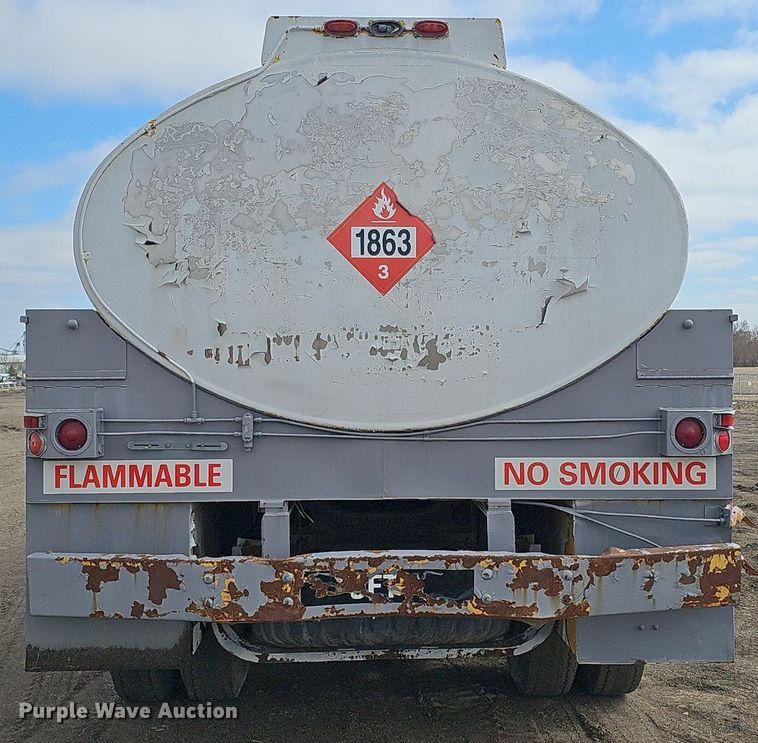 image for item DQ0281 1969 GMC 7500 fuel / lube truck