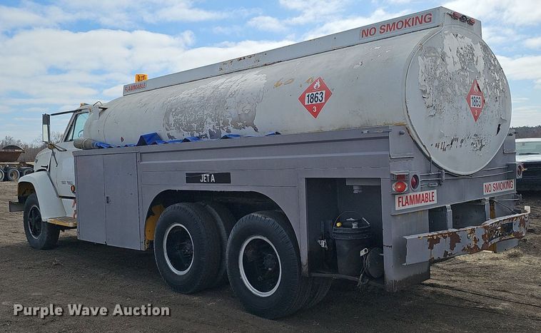 image for item DQ0281 1969 GMC 7500 fuel / lube truck