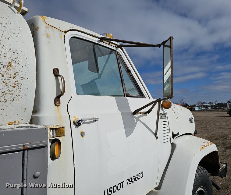 image for item DQ0281 1969 GMC 7500 fuel / lube truck