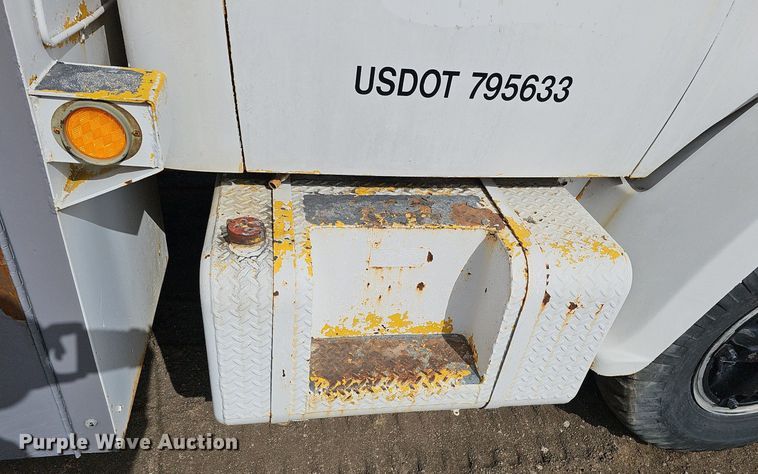 image for item DQ0281 1969 GMC 7500 fuel / lube truck