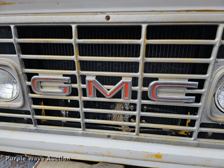 image for item DQ0281 1969 GMC 7500 fuel / lube truck