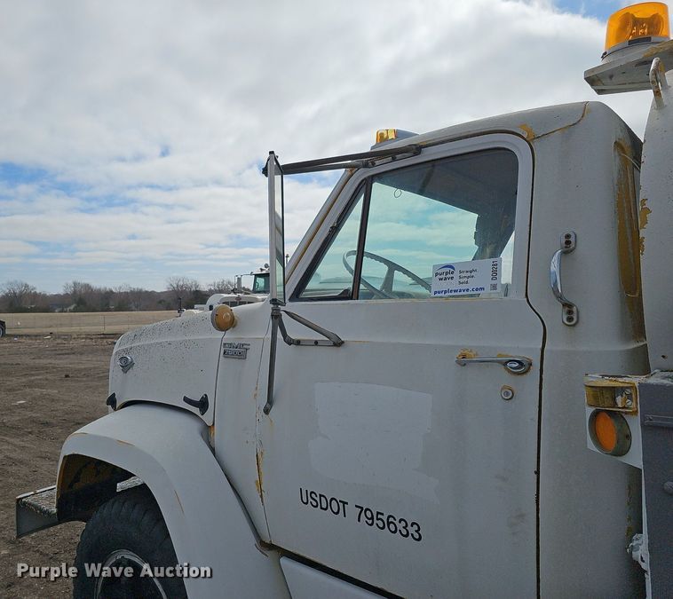 image for item DQ0281 1969 GMC 7500 fuel / lube truck