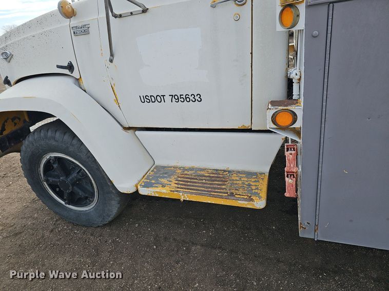 image for item DQ0281 1969 GMC 7500 fuel / lube truck