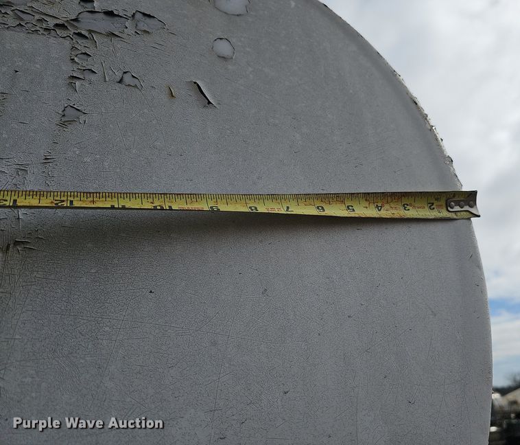 image for item DQ0281 1969 GMC 7500 fuel / lube truck